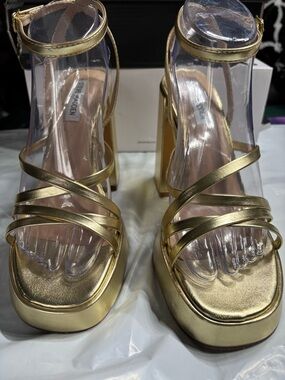 Steve Madden Metallic Gold Strappy Platform Sandals